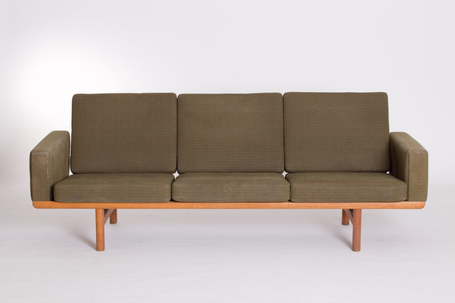 Hans Wegner GE236 3-seater sofa - Vampt Vintage Design