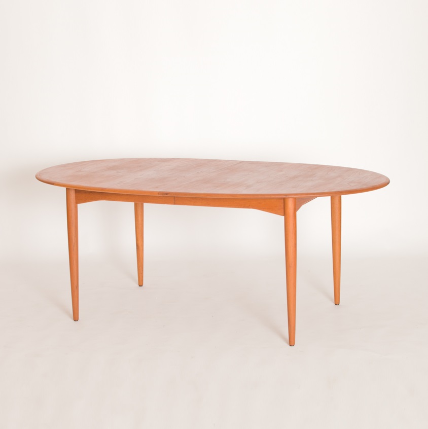 Parker oval extension dining table - Vampt Vintage Design